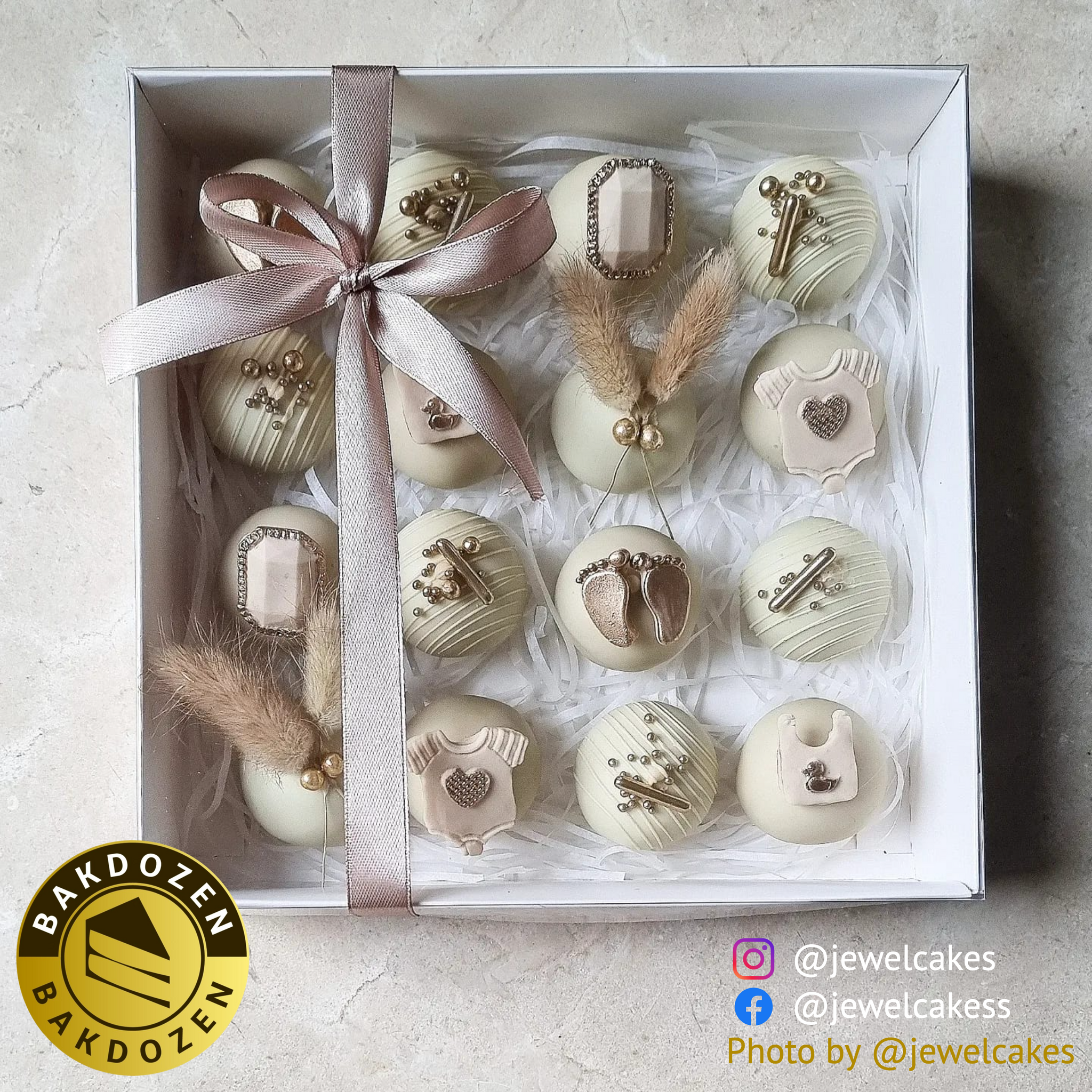 White Sweetbox with Transparent Lid