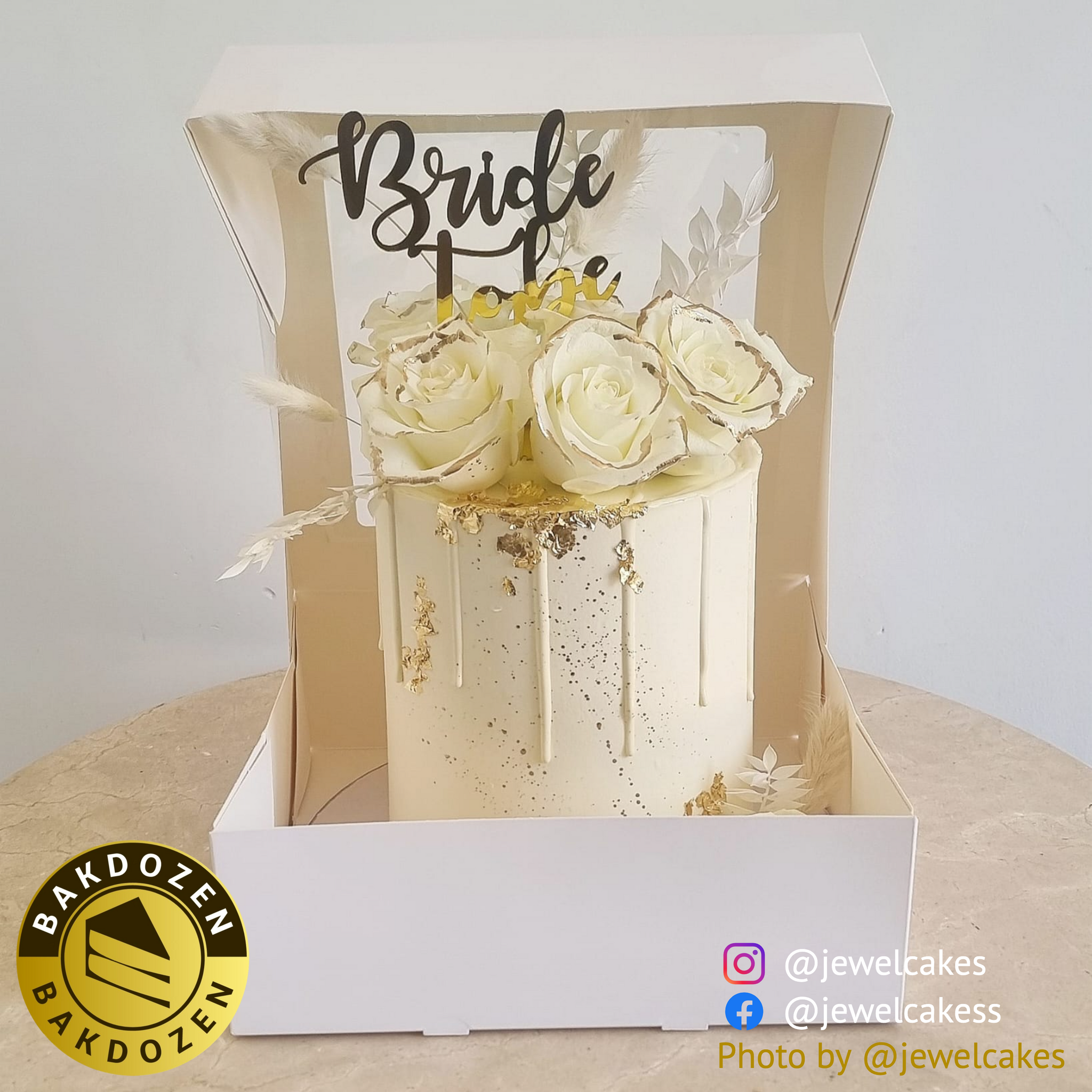 White cake box with window